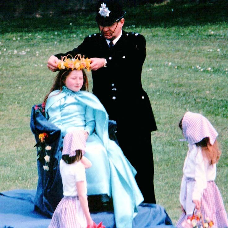 Police Constable crowns May Queen at Merland Rise